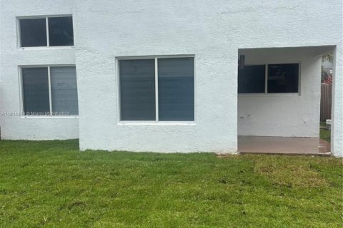 House in Miramar, Florida 3 bedrooms, 195.37 sq.m. № 1762917 - photo 22
