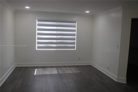 House in Miramar, Florida 3 bedrooms, 195.37 sq.m. № 1762917 - photo 30