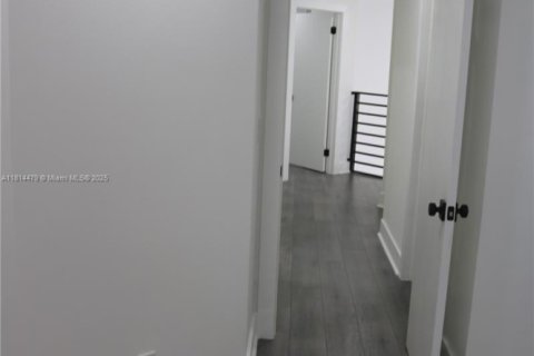 House in Miramar, Florida 3 bedrooms, 195.37 sq.m. № 1762917 - photo 28