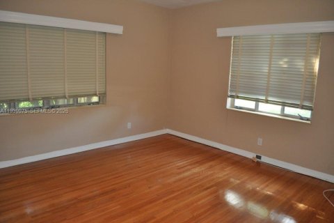 Casa en alquiler en Coral Gables, Florida, 2 dormitorios, 167.22 m2 № 1997128 - foto 4