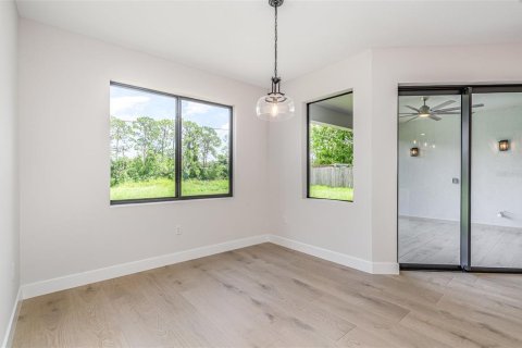 House in Palm Bay, Florida 4 bedrooms, 187.48 sq.m. № 1828386 - photo 8