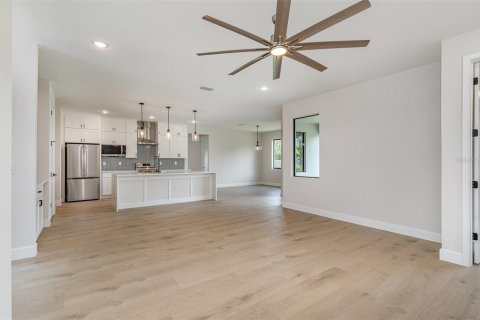 House in Palm Bay, Florida 4 bedrooms, 187.48 sq.m. № 1828386 - photo 10