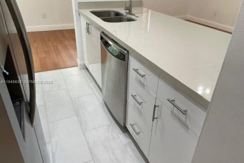 Купить кондоминиум в Майами, Флорида 2 спальни, 101.54м2, № 2089758 - фото 11