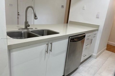 Купить кондоминиум в Майами, Флорида 2 спальни, 101.54м2, № 2089758 - фото 12