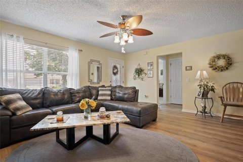 Casa en venta en The Villages, Florida, 2 dormitorios, 111.85 m2 № 1884283 - foto 5