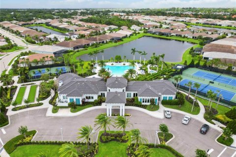 House in Sarasota, Florida 2 bedrooms, 155.8 sq.m. № 1883629 - photo 2