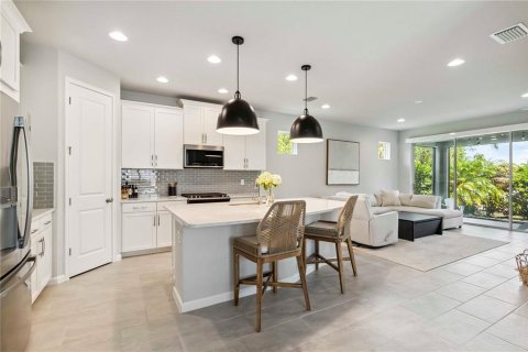 House in Sarasota, Florida 2 bedrooms, 155.8 sq.m. № 1883629 - photo 5