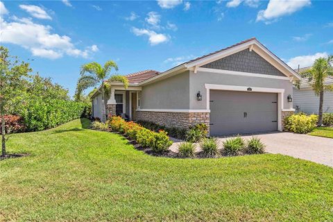 House in Sarasota, Florida 2 bedrooms, 155.8 sq.m. № 1883629 - photo 1