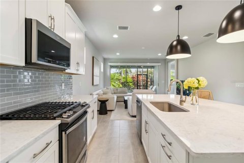 House in Sarasota, Florida 2 bedrooms, 155.8 sq.m. № 1883629 - photo 6
