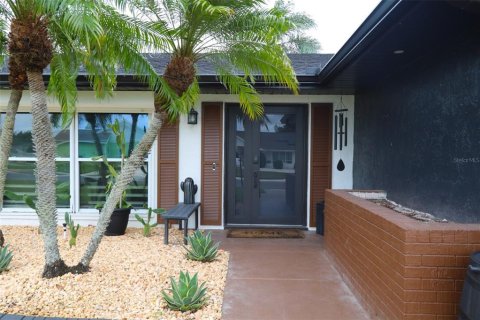 Villa ou maison à louer à Sun City Center, Floride: 2 chambres, 134.71 m2 № 2430517 - photo 8