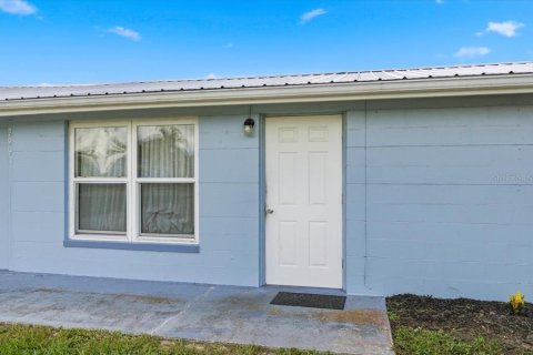 House in Avon Park, Florida 3 bedrooms, 86.31 sq.m. № 2231486 - photo 9