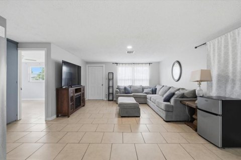 House in Avon Park, Florida 3 bedrooms, 86.31 sq.m. № 2231486 - photo 12
