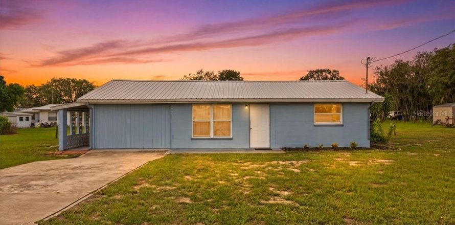 House in Avon Park, Florida 3 bedrooms, 86.31 sq.m. № 2231486
