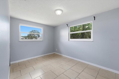 House in Avon Park, Florida 3 bedrooms, 86.31 sq.m. № 2231486 - photo 24