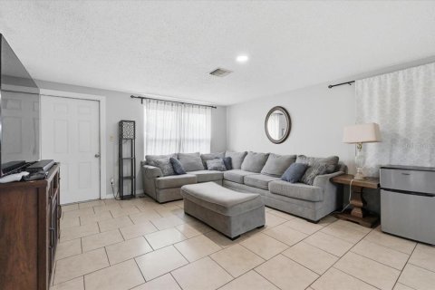 House in Avon Park, Florida 3 bedrooms, 86.31 sq.m. № 2231486 - photo 11
