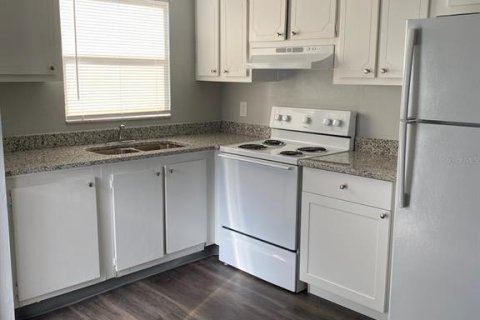 Apartment in Saint Petersburg, Florida 2 bedrooms, 83.61 sq.m. № 2150562 - photo 4