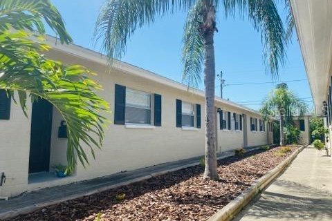 Apartment in Saint Petersburg, Florida 2 bedrooms, 83.61 sq.m. № 2150562