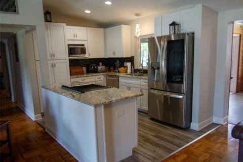 House in Orlando, Florida 4 bedrooms, 151.24 sq.m. № 2150171 - photo 5