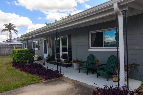 House in Orlando, Florida 4 bedrooms, 151.24 sq.m. № 2150171 - photo 3