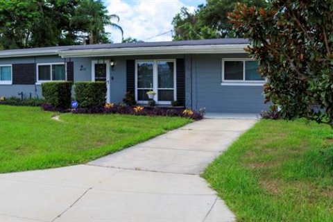 House in Orlando, Florida 4 bedrooms, 151.24 sq.m. № 2150171