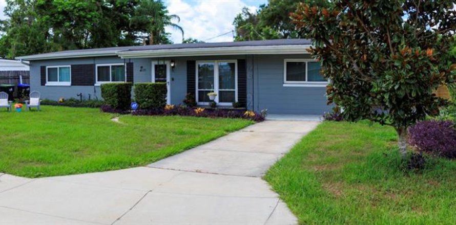 House in Orlando, Florida 4 bedrooms, 151.24 sq.m. № 2150171
