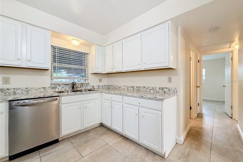 House in Pinellas Park, Florida 2 bedrooms, 87.89 sq.m. № 2220826 - photo 10