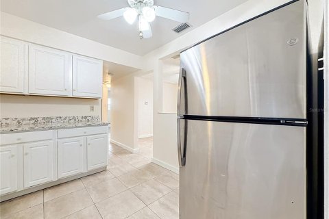 House in Pinellas Park, Florida 2 bedrooms, 87.89 sq.m. № 2220826 - photo 12