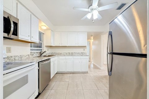 House in Pinellas Park, Florida 2 bedrooms, 87.89 sq.m. № 2220826 - photo 13