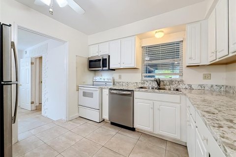House in Pinellas Park, Florida 2 bedrooms, 87.89 sq.m. № 2220826 - photo 8