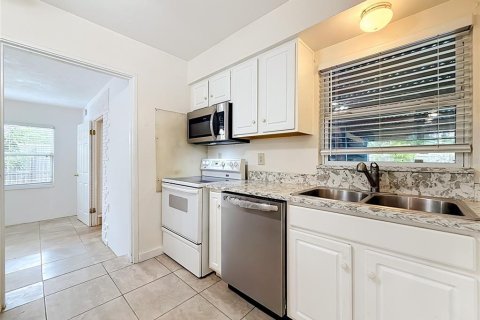 House in Pinellas Park, Florida 2 bedrooms, 87.89 sq.m. № 2220826 - photo 9