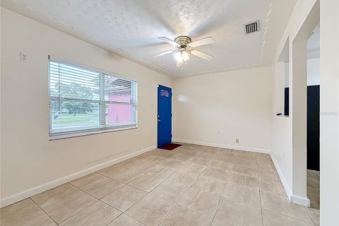 House in Pinellas Park, Florida 2 bedrooms, 87.89 sq.m. № 2220826 - photo 6