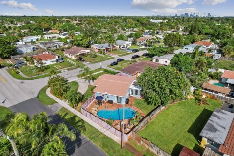 Casa en alquiler en Fort Lauderdale, Florida, 3 dormitorios, 113.81 m2 № 1227053 - foto 1