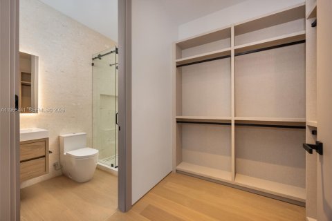 Adosado en venta en Miami, Florida, 4 dormitorios, 263.56 m2 № 2025153 - foto 25