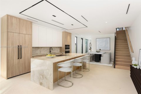 Adosado en venta en Miami, Florida, 4 dormitorios, 263.56 m2 № 2025153 - foto 12