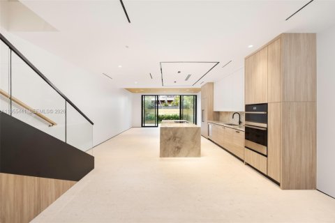 Adosado en venta en Miami, Florida, 4 dormitorios, 263.56 m2 № 2025153 - foto 11