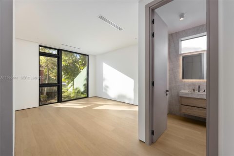 Adosado en venta en Miami, Florida, 4 dormitorios, 263.56 m2 № 2025153 - foto 19