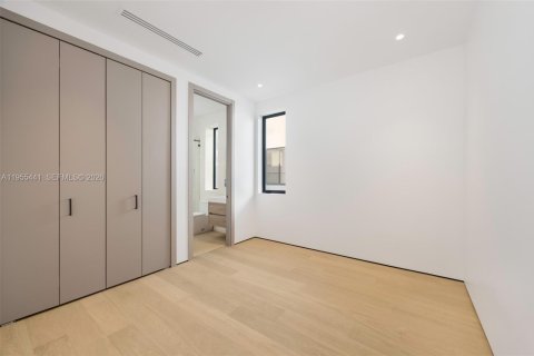 Adosado en venta en Miami, Florida, 4 dormitorios, 263.56 m2 № 2025153 - foto 23