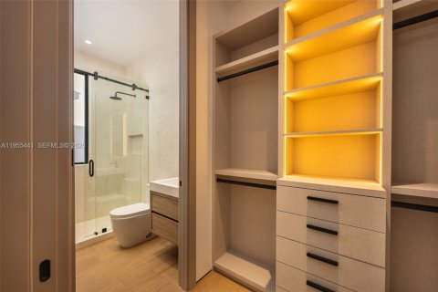 Adosado en venta en Miami, Florida, 4 dormitorios, 263.56 m2 № 2025153 - foto 27