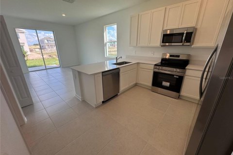 Adosado en alquiler en Clermont, Florida, 3 dormitorios, 170.38 m2 № 1905539 - foto 4