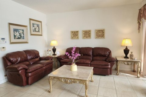 Condo in Royal Palm Beach, Florida, 3 bedrooms  № 2245311 - photo 4