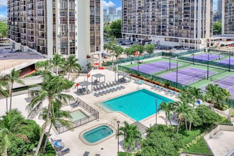 Condo in Miami, Florida, 2 bedrooms  № 1806075 - photo 1