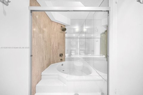 Condo in Miami, Florida, 2 bedrooms  № 1806075 - photo 29