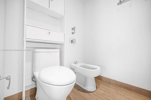 Condo in Miami, Florida, 2 bedrooms  № 1806075 - photo 27