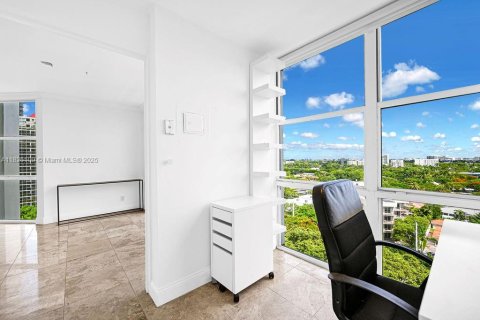 Condo in Miami, Florida, 2 bedrooms  № 1806075 - photo 13