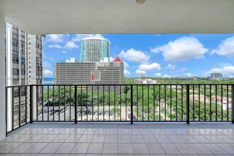 Condo in Miami, Florida, 2 bedrooms  № 1806075 - photo 30