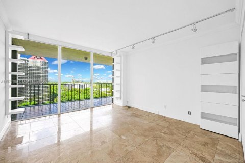 Condo in Miami, Florida, 2 bedrooms  № 1806075 - photo 19