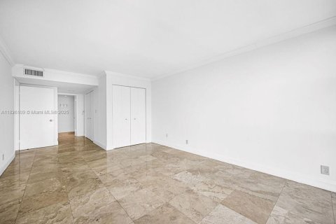 Condo in Miami, Florida, 2 bedrooms  № 1806075 - photo 24