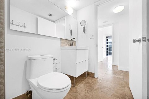 Condo in Miami, Florida, 2 bedrooms  № 1806075 - photo 18