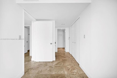 Condo in Miami, Florida, 2 bedrooms  № 1806075 - photo 23