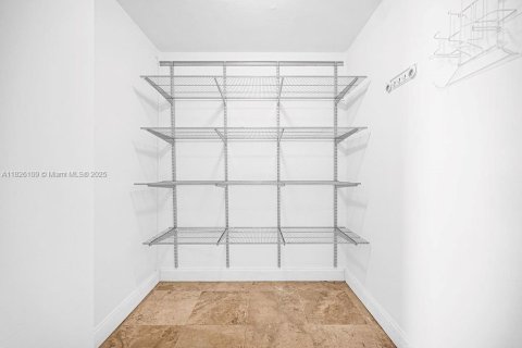 Condo in Miami, Florida, 2 bedrooms  № 1806075 - photo 15